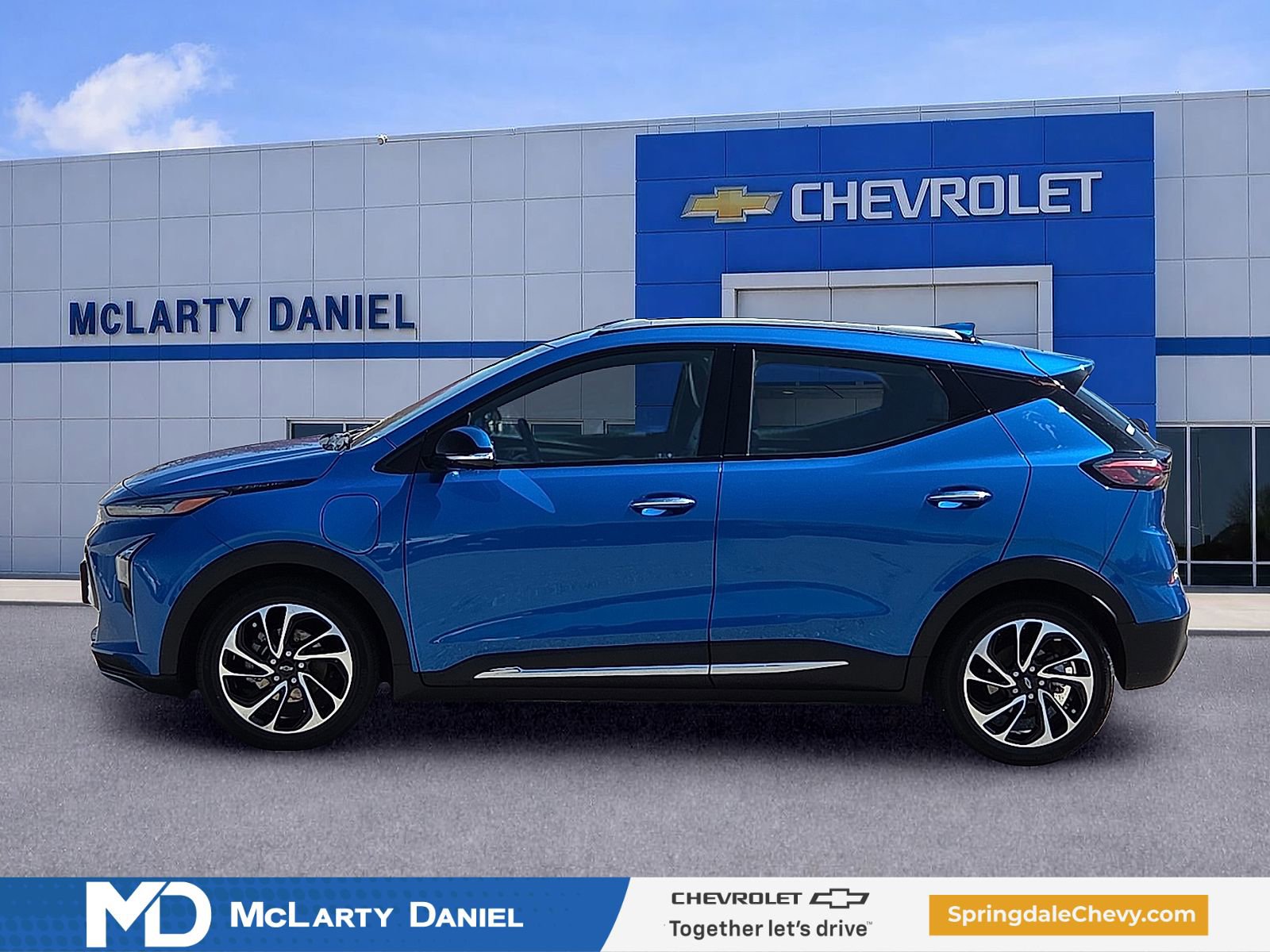Used 2022 Chevrolet Bolt EUV Premier w/ Sun & Sound Package FWD image 3