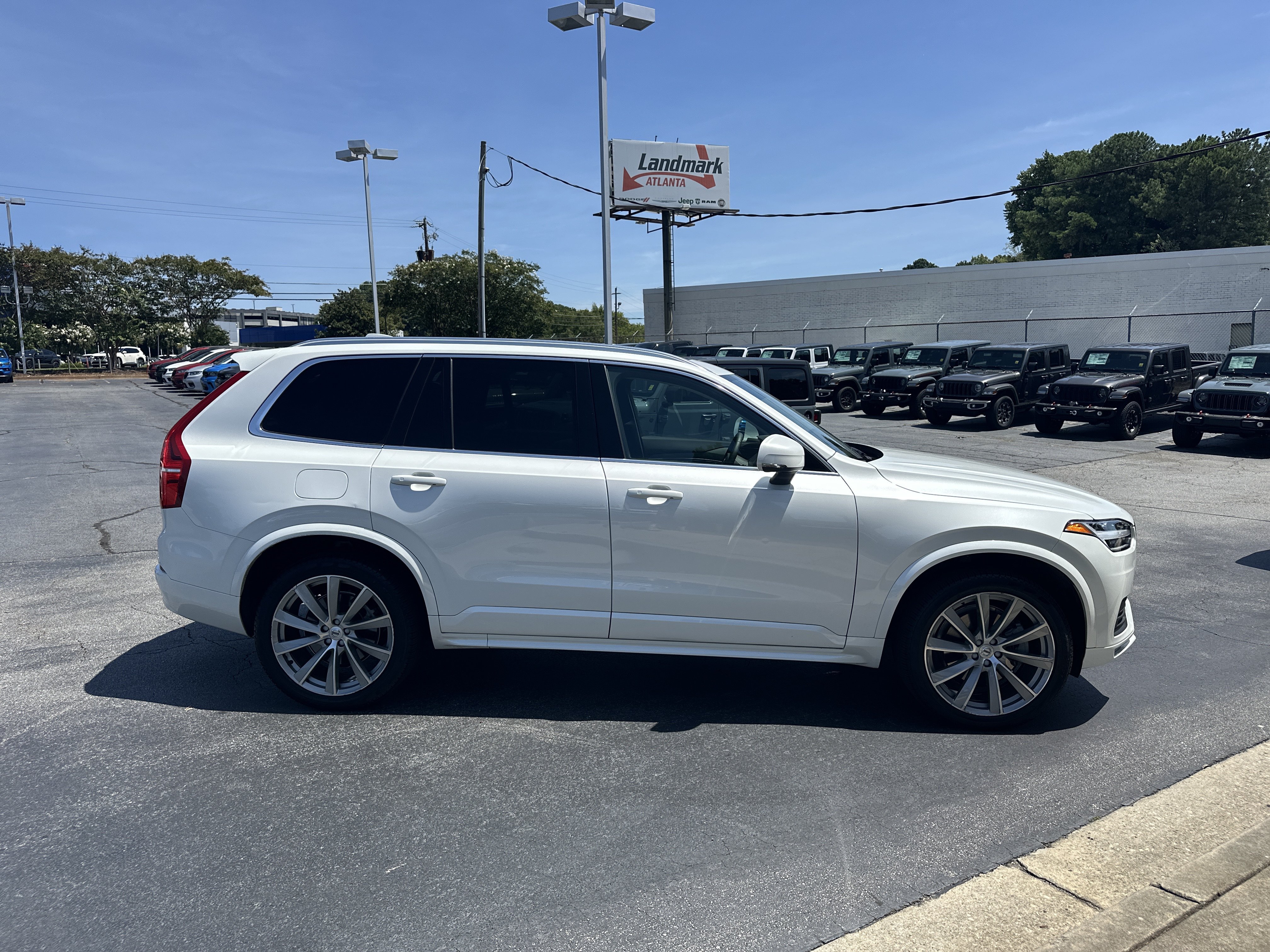 Used 2023 Volvo XC90 B5 Core w/ Protection Package AWD/4WD image 10