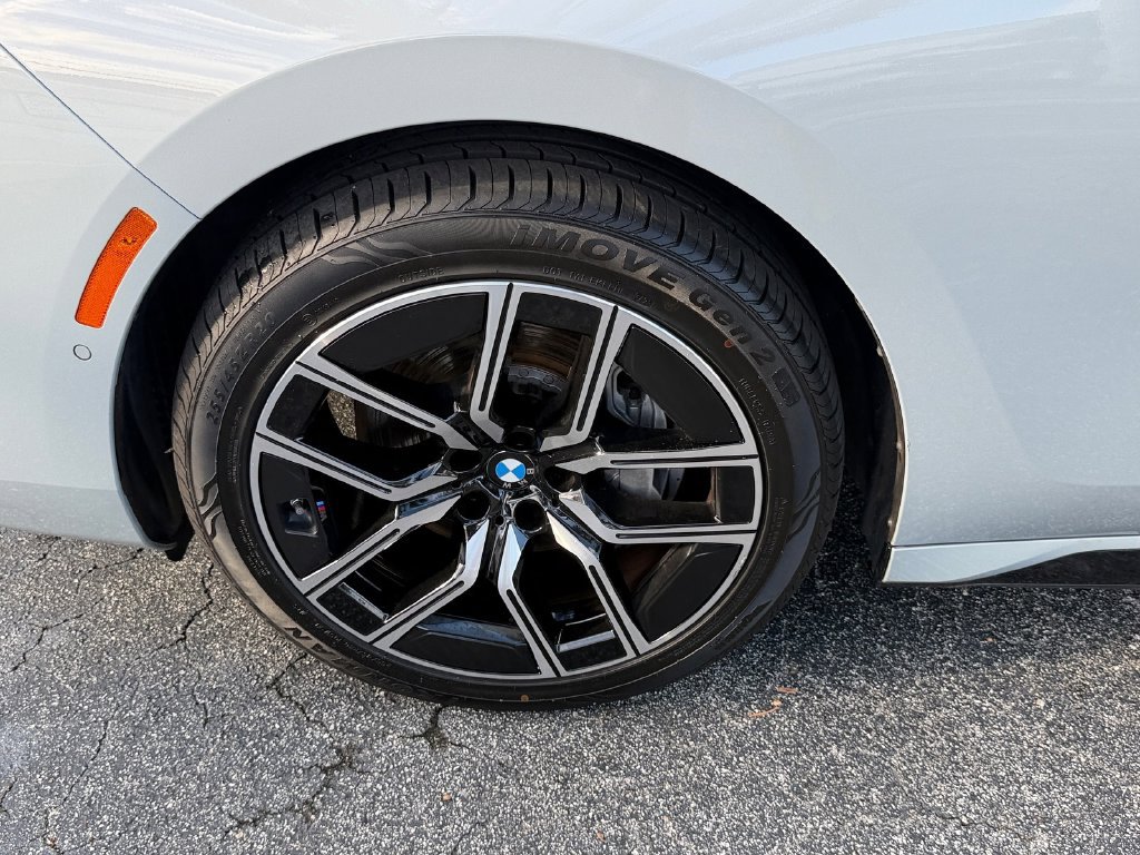Used 2025 BMW 740i RWD image 21