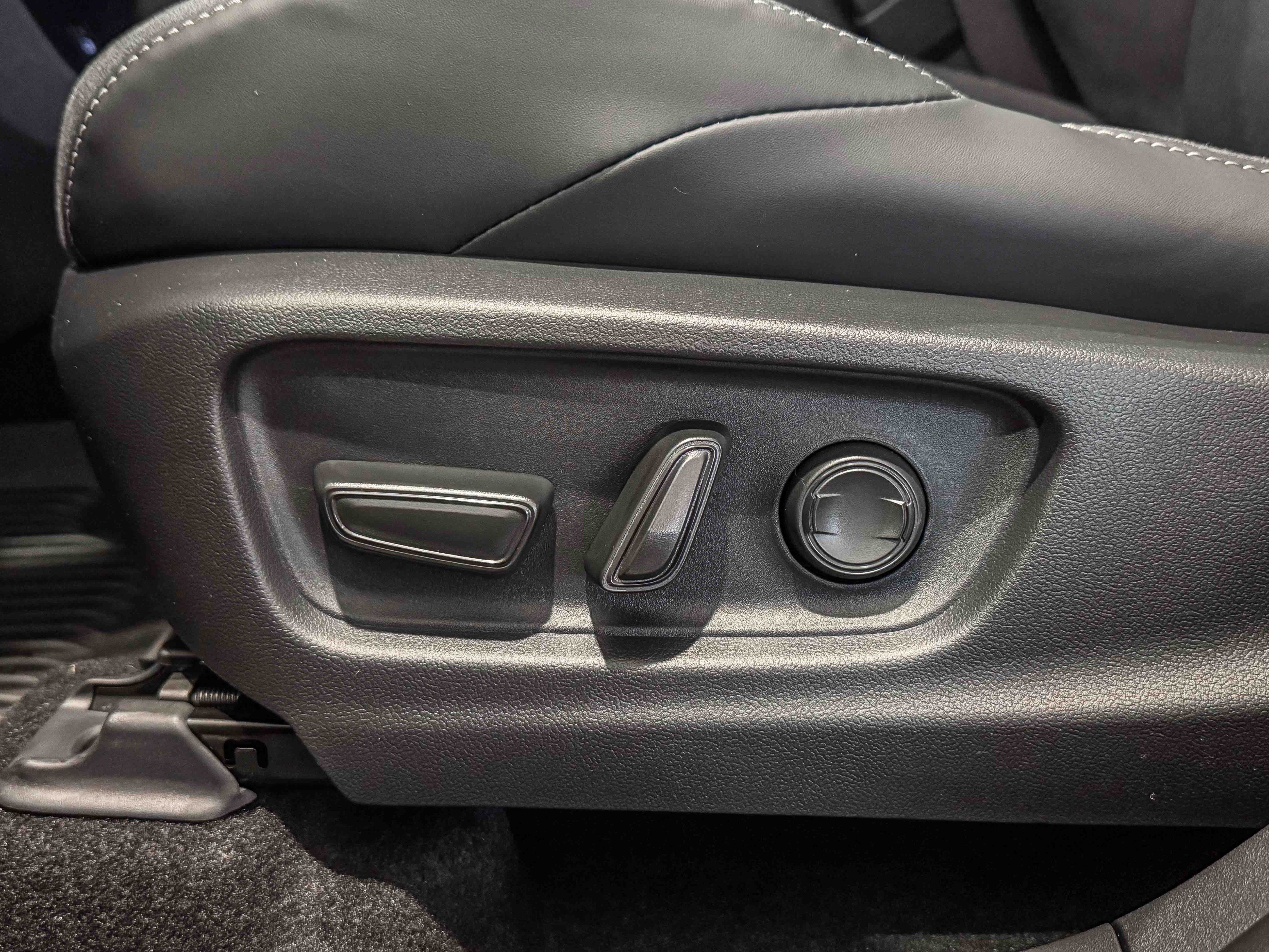 New 2026 Toyota C-HR AWD/4WD image 22