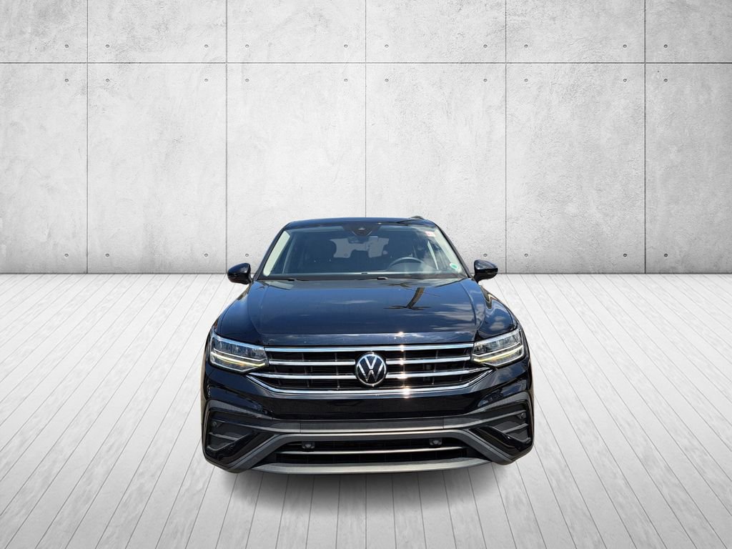 Used 2023 Volkswagen Tiguan SE w/ Panoramic Sunroof Package image 2