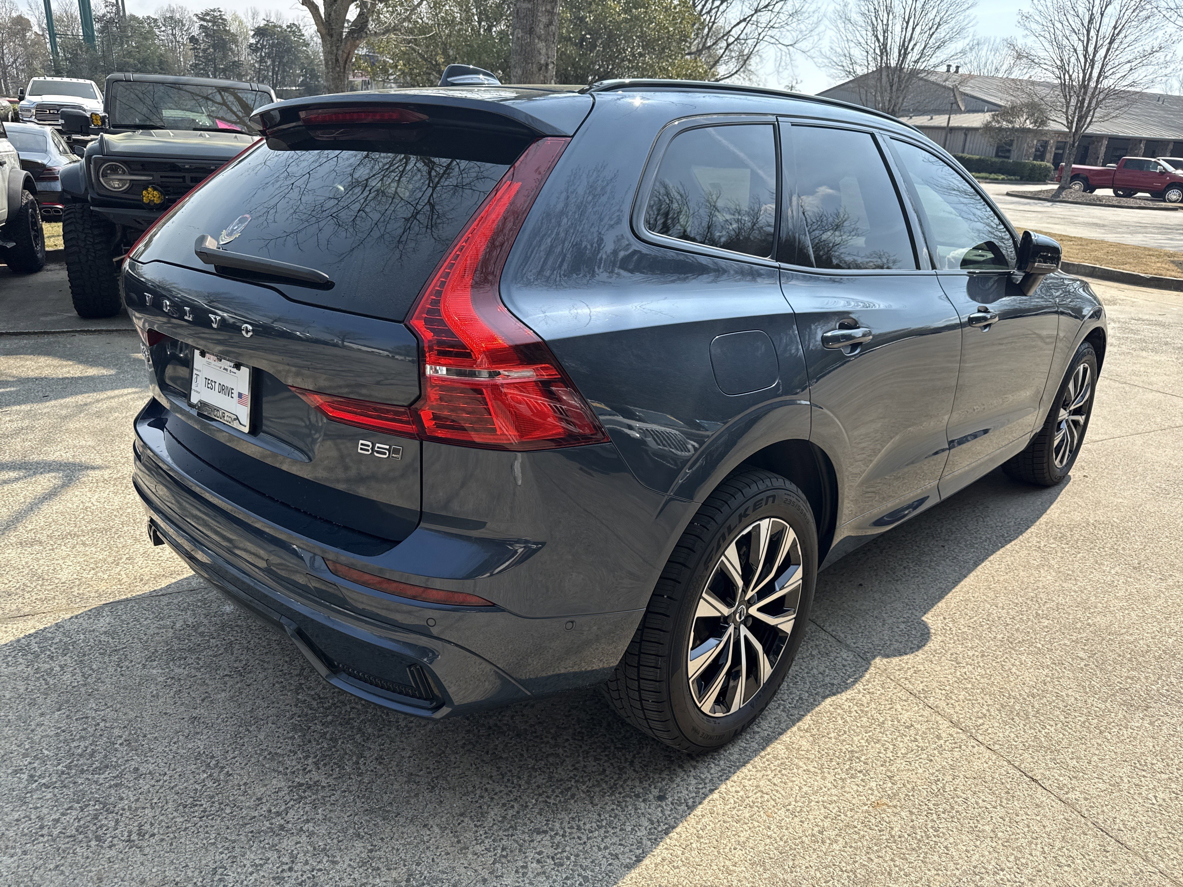 Used 2024 Volvo XC60 B5 Plus AWD/4WD image 7