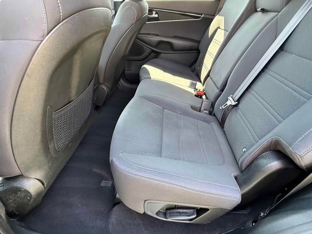Used 2020 Kia Sorento LX image 16