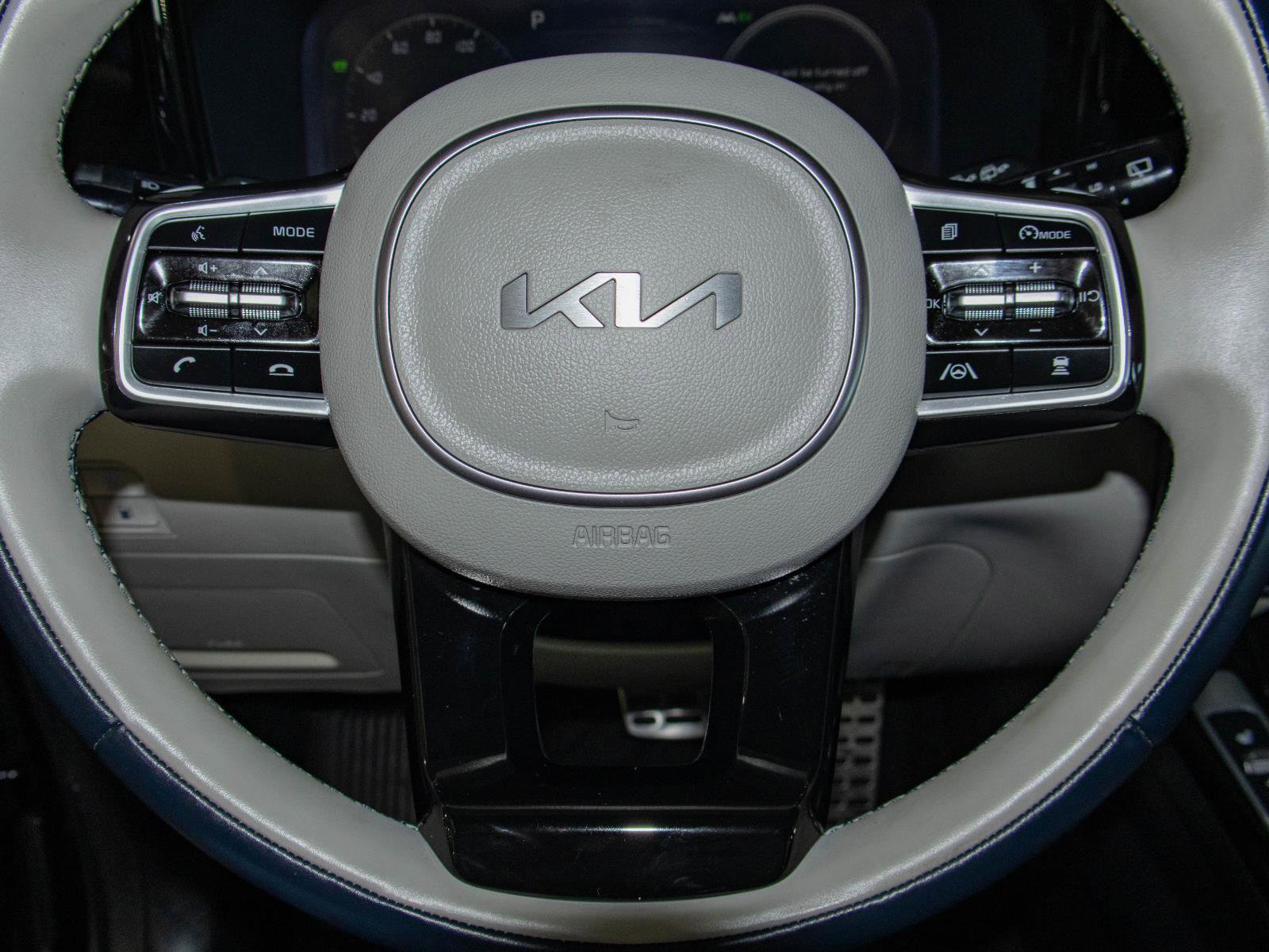 Used 2023 Kia Sorento SX Prestige image 12