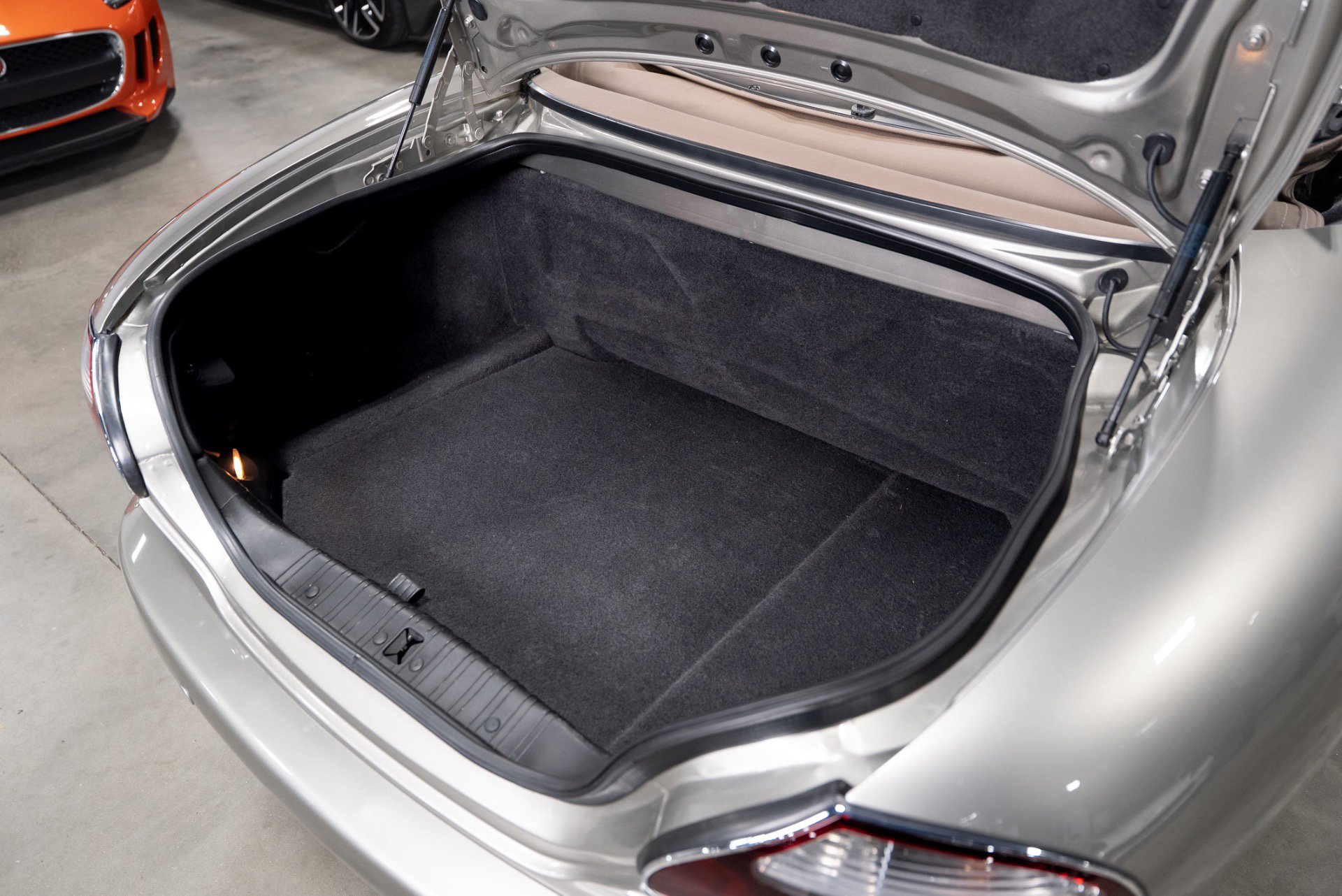 Used 2006 Jaguar XK8 Convertible image 36