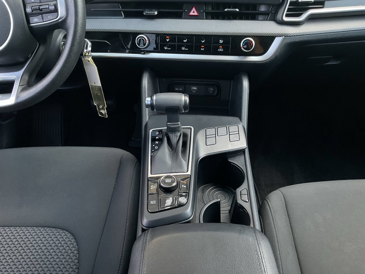 Used 2025 Kia Sportage LX FWD image 12