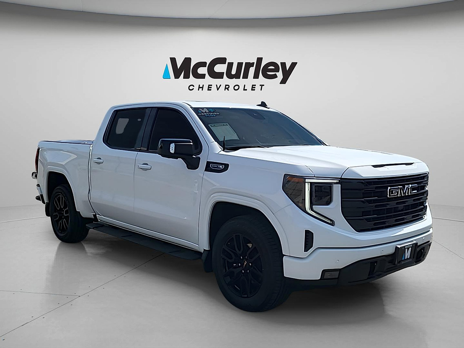 Used 2024 GMC Sierra 1500 Elevation w/ Elevation Premium Package AWD/4WD image 1