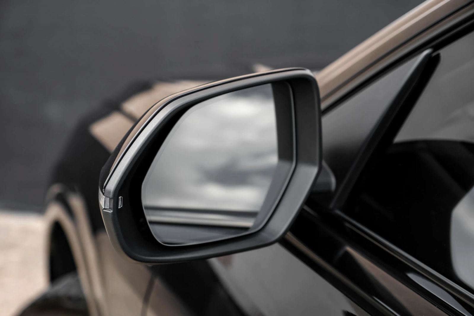 Used 2020 Audi Q8 Prestige w/ Prestige Package AWD/4WD image 37