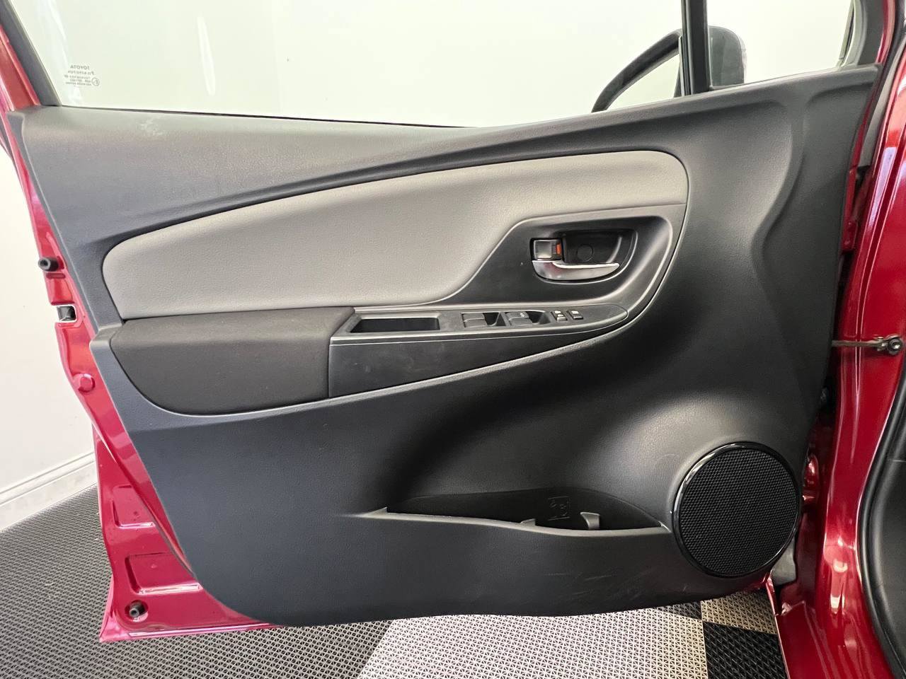 Used 2018 Toyota Yaris LE image 7