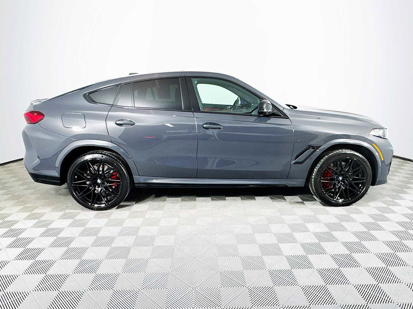 Used 2026 BMW X6 M Competition w/ Executive Package image 4