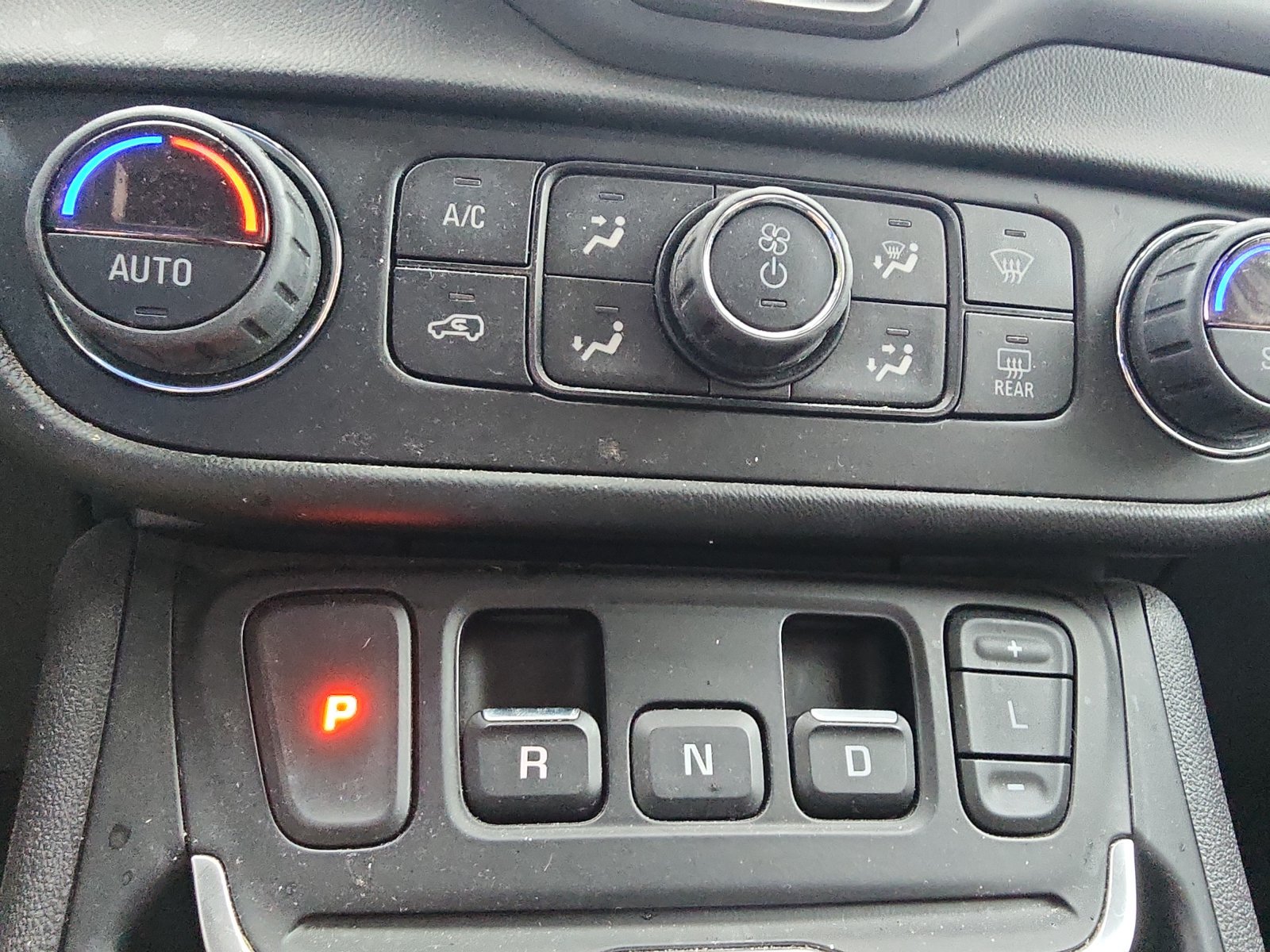 Used 2020 GMC Terrain SLT w/ Preferred Package FWD image 16