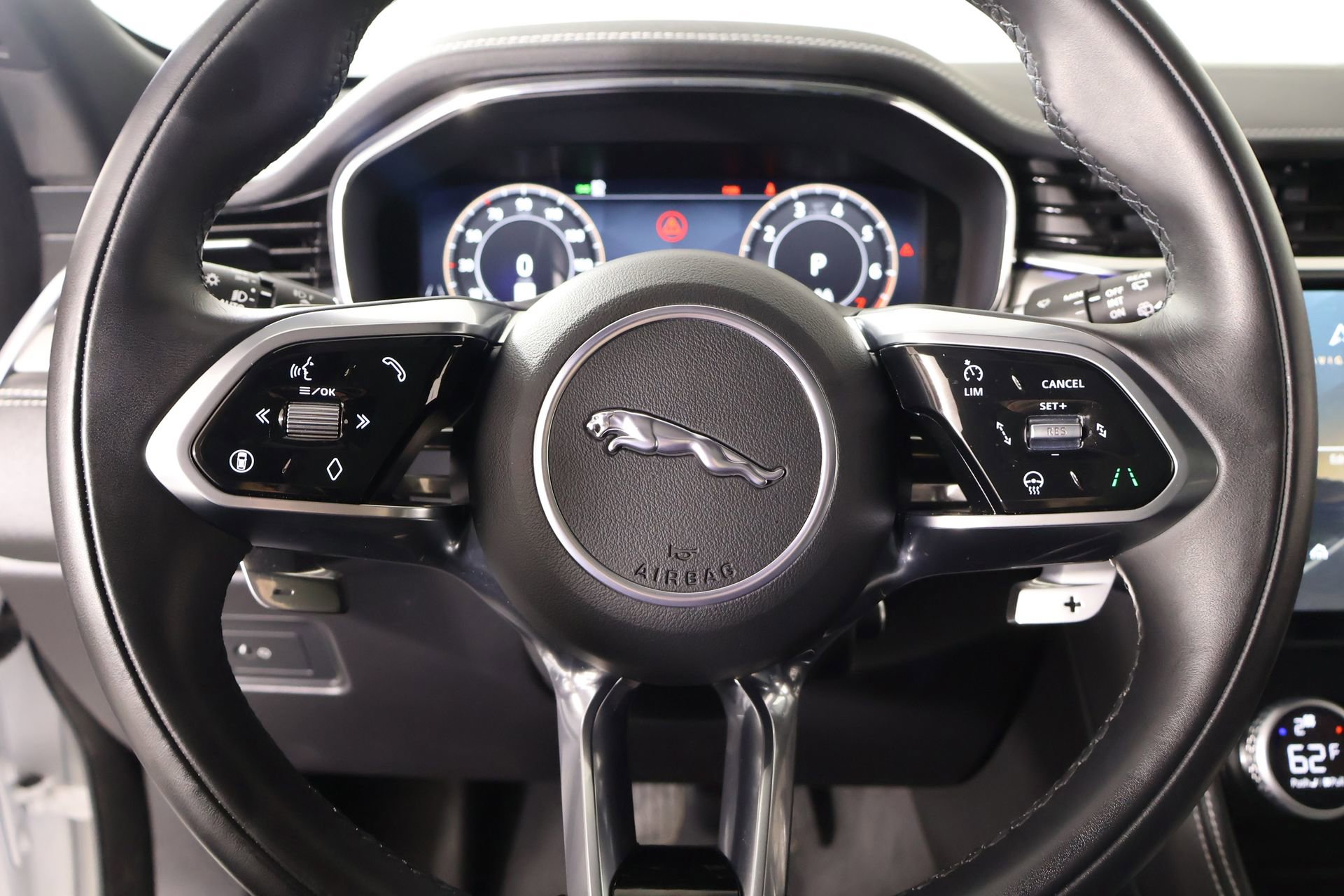 Used 2025 Jaguar F-PACE R-Dynamic S image 3