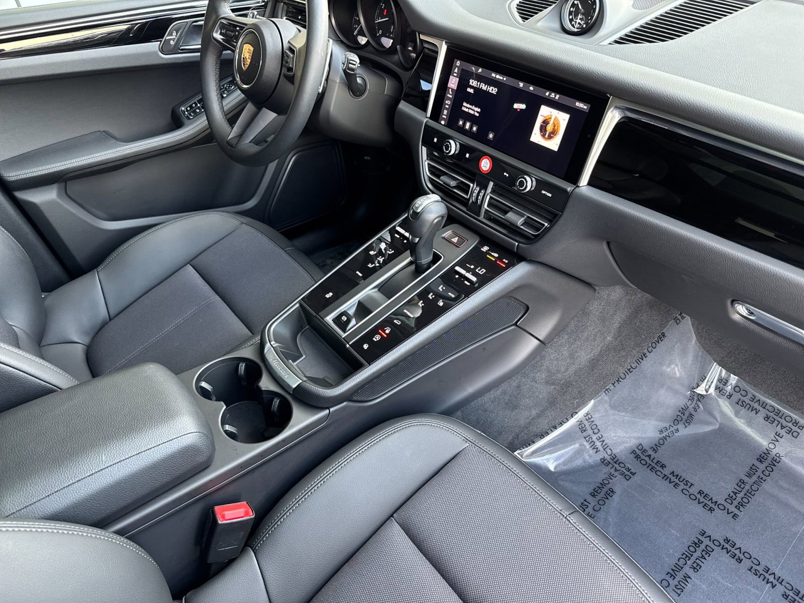 Certified 2025 Porsche Macan image 18