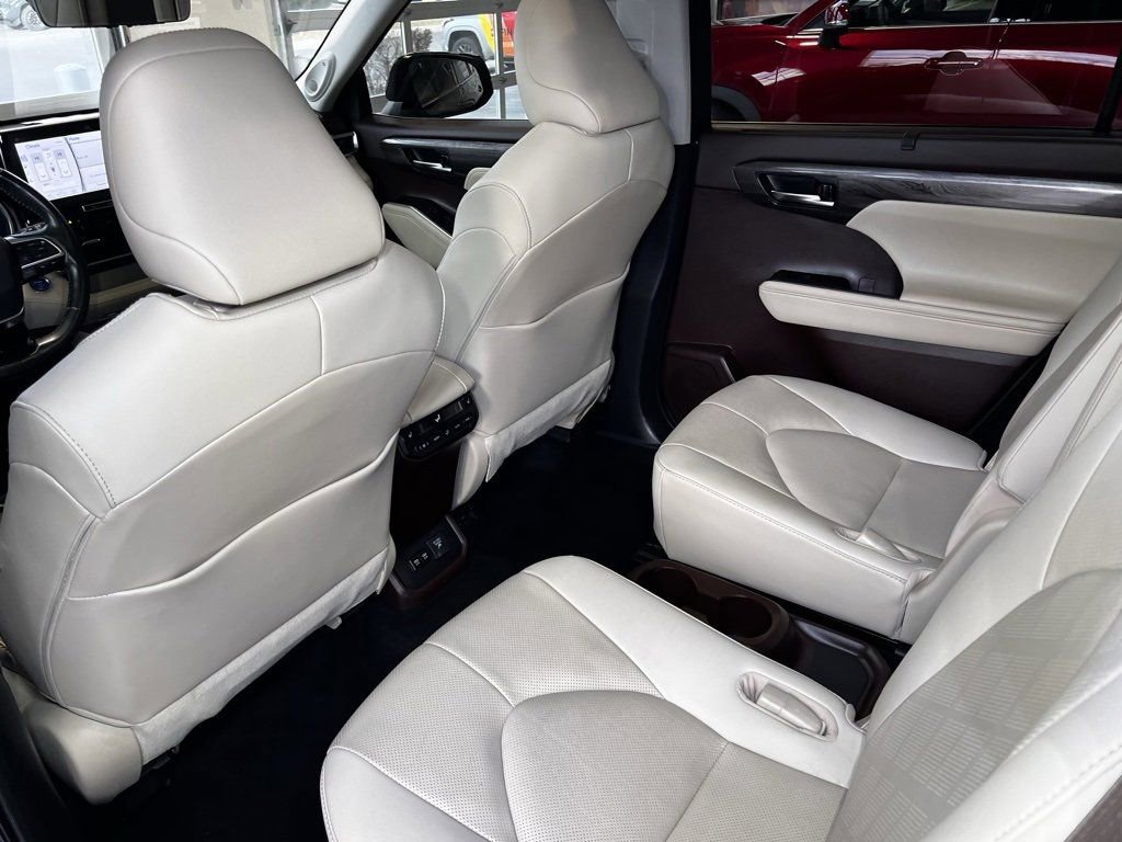 Certified 2020 Toyota Highlander Platinum image 45