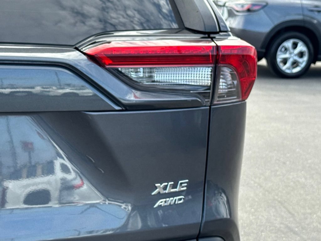 Used 2022 Toyota RAV4 XLE Premium AWD/4WD image 11