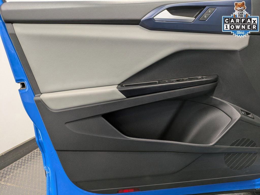 Used 2023 Volkswagen Taos SE w/ Panoramic Sunroof Package image 9