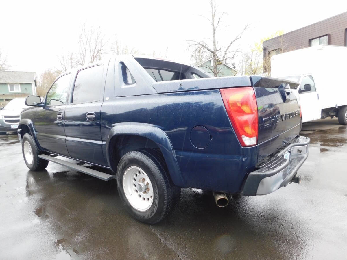 Used 2005 Chevrolet Avalanche Z71 w/ Sun And Sound Package image 3