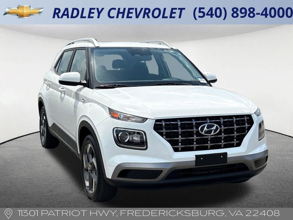 Used 2025 Hyundai Venue SEL FWD image 21