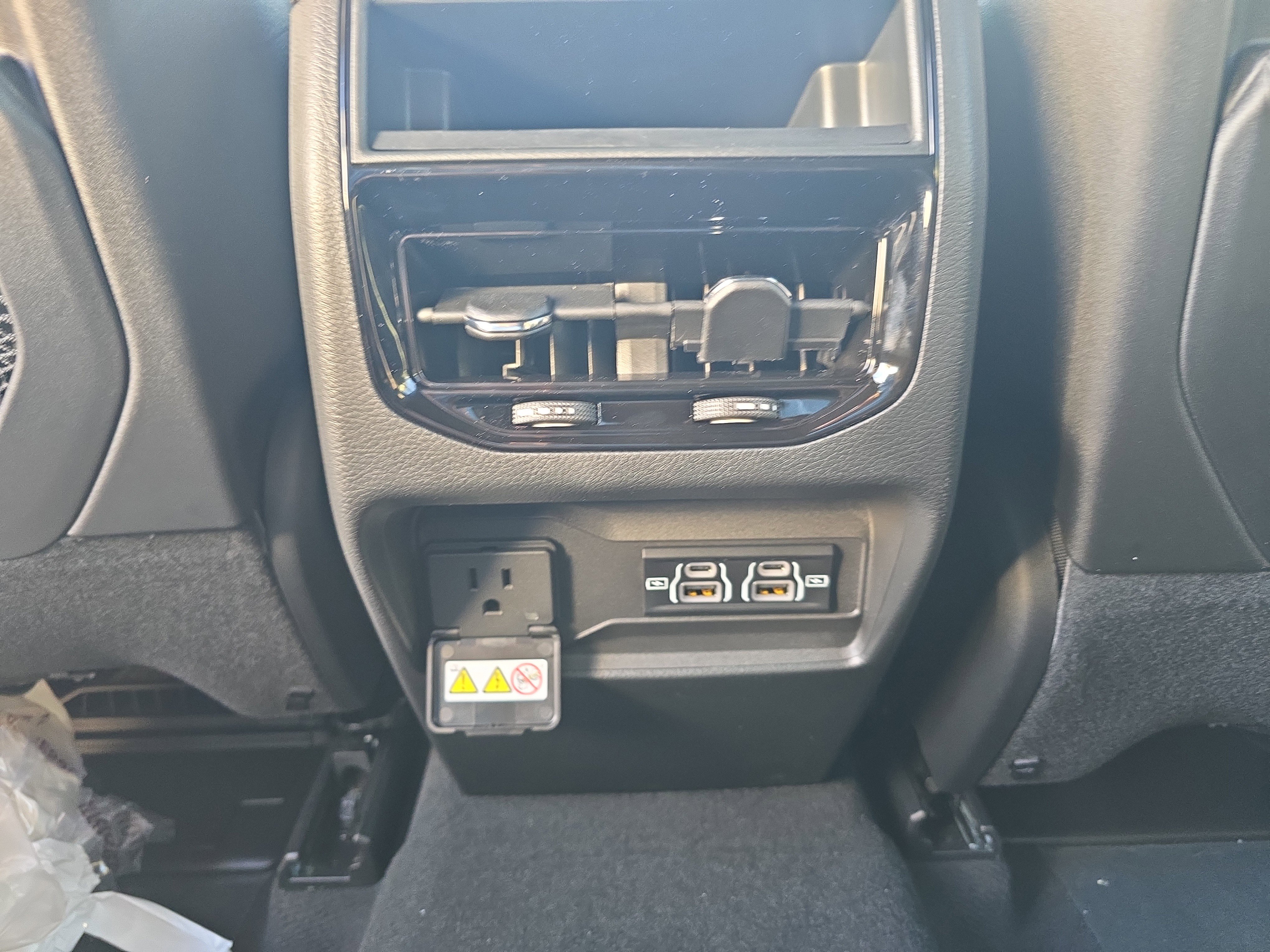 New 2025 Jeep Grand Cherokee Altitude image 17