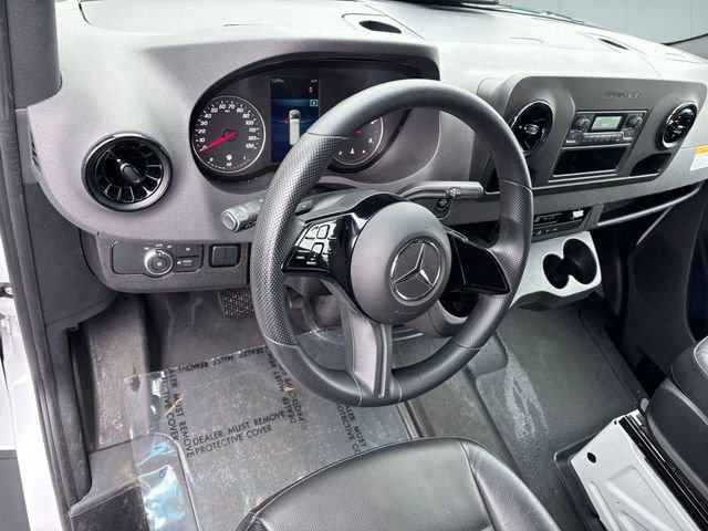 Used 2025 Mercedes-Benz Sprinter 2500 image 9
