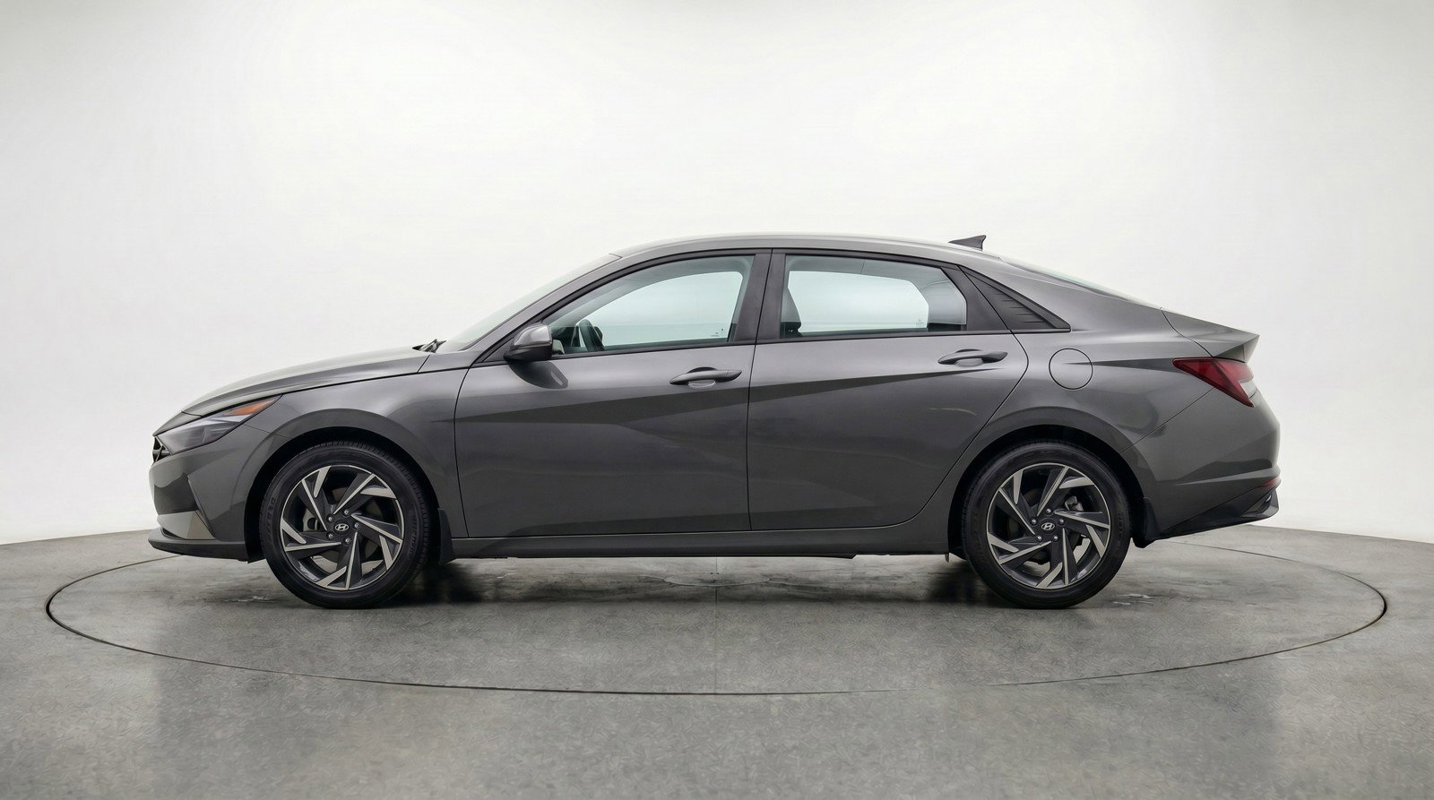 Used 2025 Hyundai Elantra SEL FWD image 5