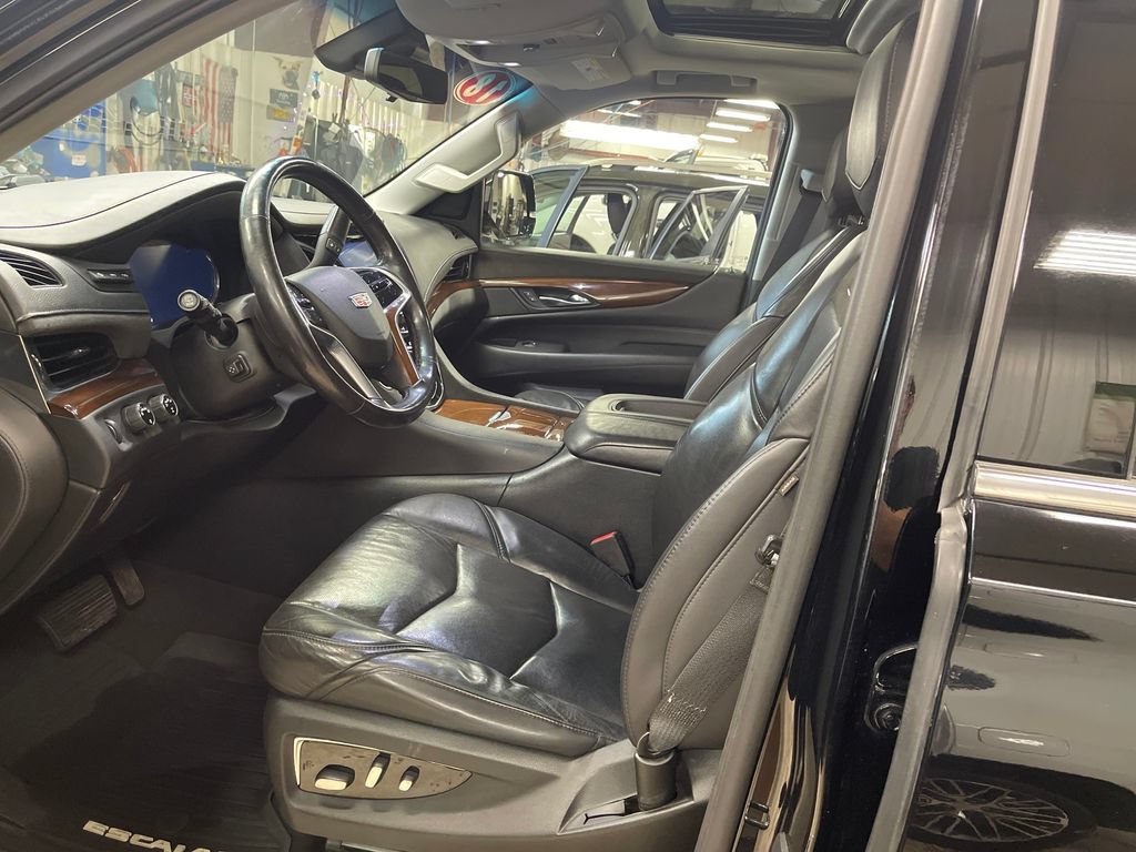 Used 2018 Cadillac Escalade ESV Premium Luxury w/ LPO, Radiant Package AWD/4WD image 14