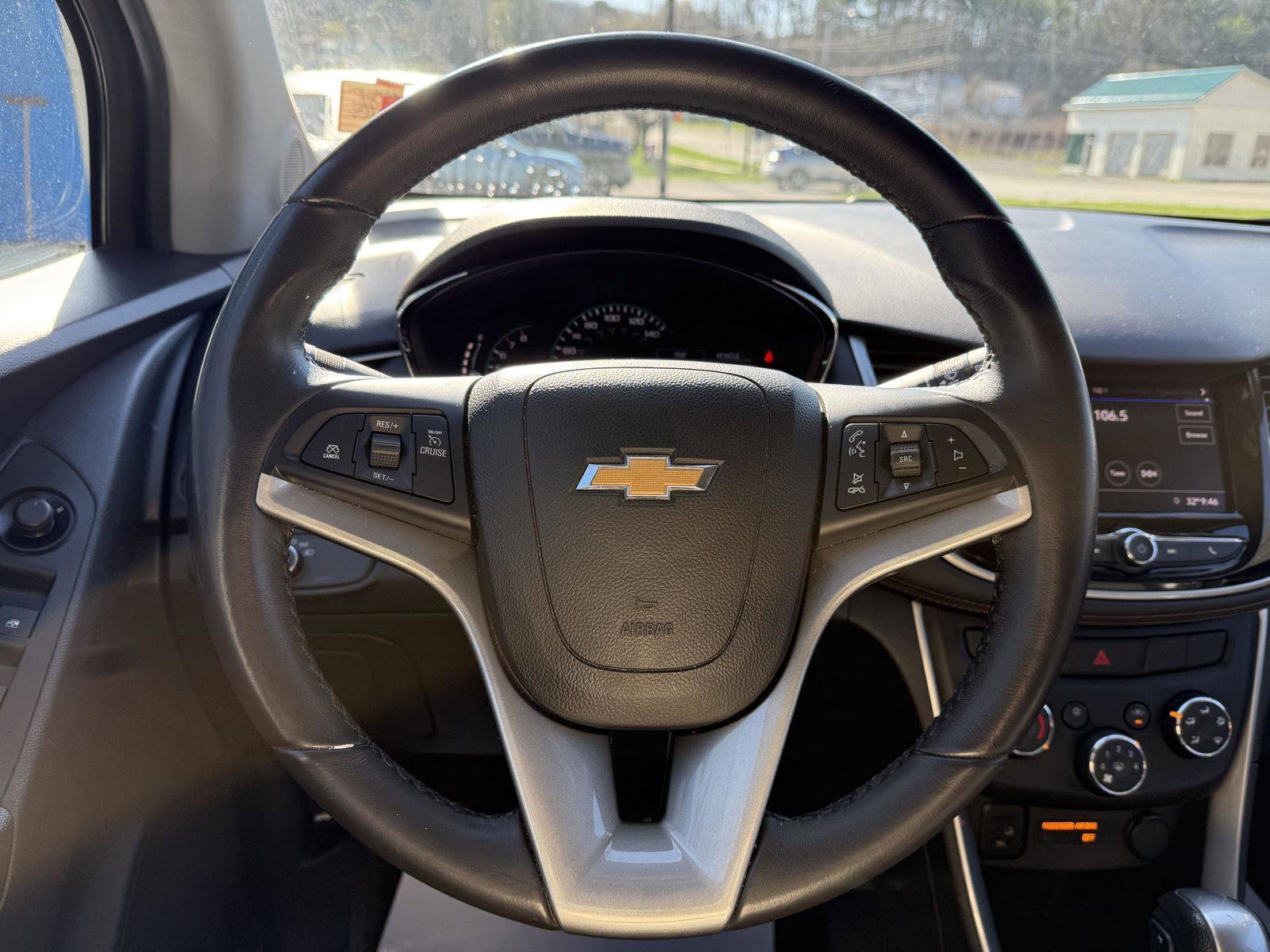 Used 2021 Chevrolet Trax LT w/ LT Convenience Package AWD/4WD image 10