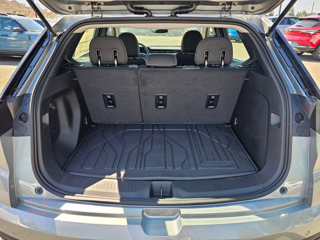 New 2027 Chevrolet Bolt LT w/ Comfort Package FWD image 22