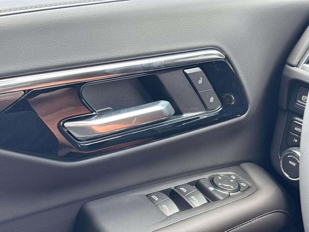 New 2026 Chevrolet Suburban LS AWD/4WD image 16