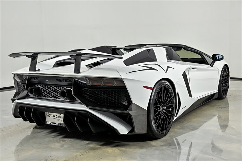 Used 2017 Lamborghini Aventador LP 750-4 Superveloce AWD/4WD image 9