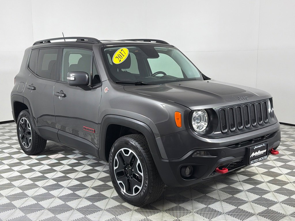 Used 2017 Jeep Renegade Trailhawk image 3