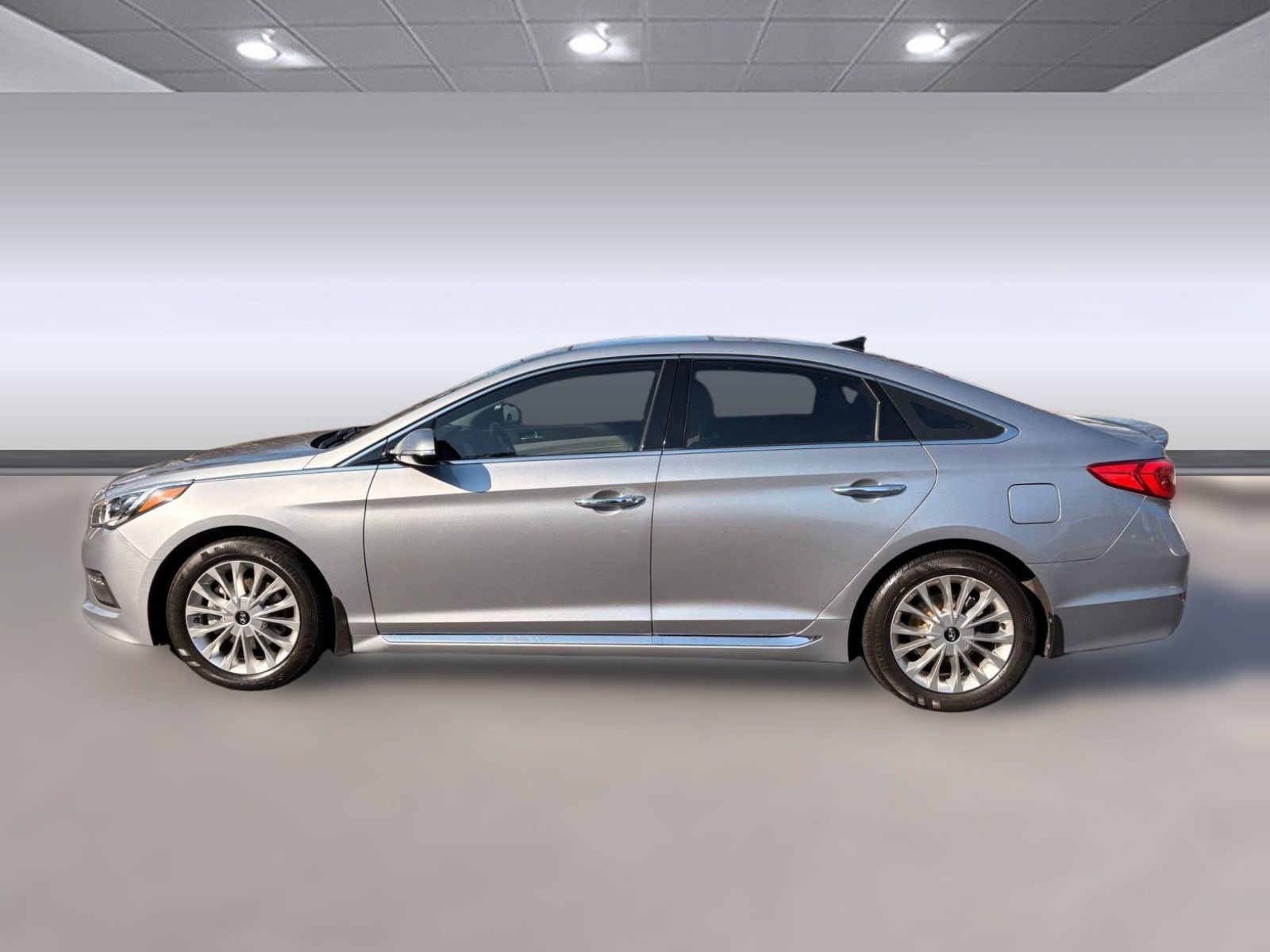 Used 2015 Hyundai Sonata Limited w/ Option Group 05 image 2