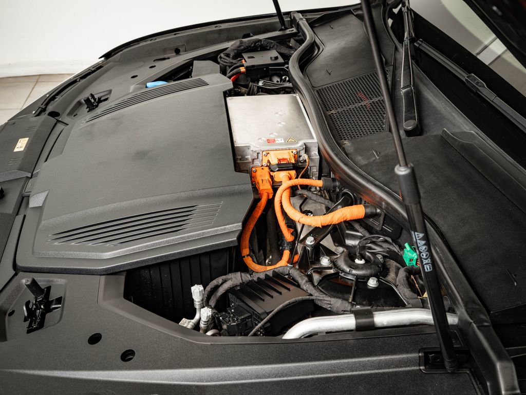 Used 2021 Audi e-tron Premium w/ Convenience Plus Package AWD/4WD image 49