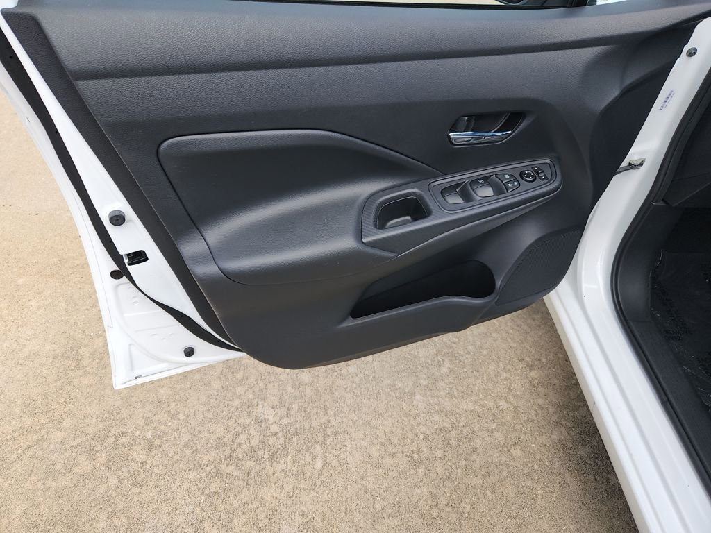 Used 2025 Nissan Versa SV image 27