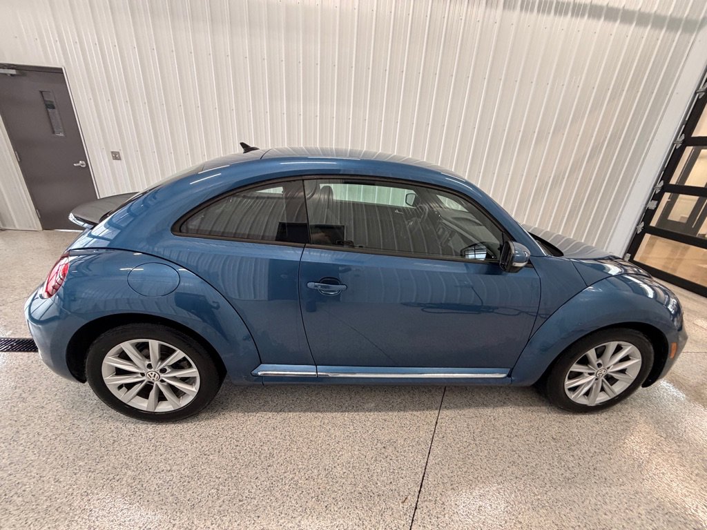 Used 2018 Volkswagen Beetle S image 8