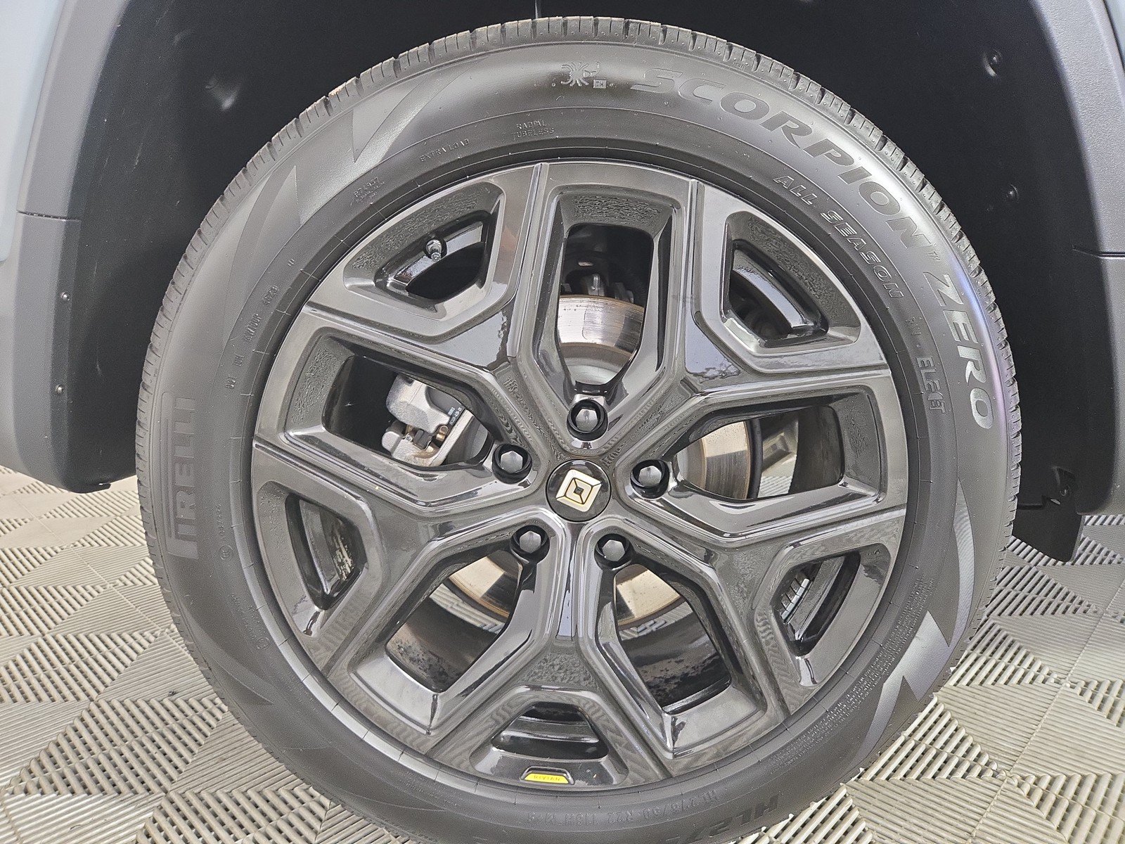 Used 2024 Rivian R1T Adventure AWD/4WD image 12