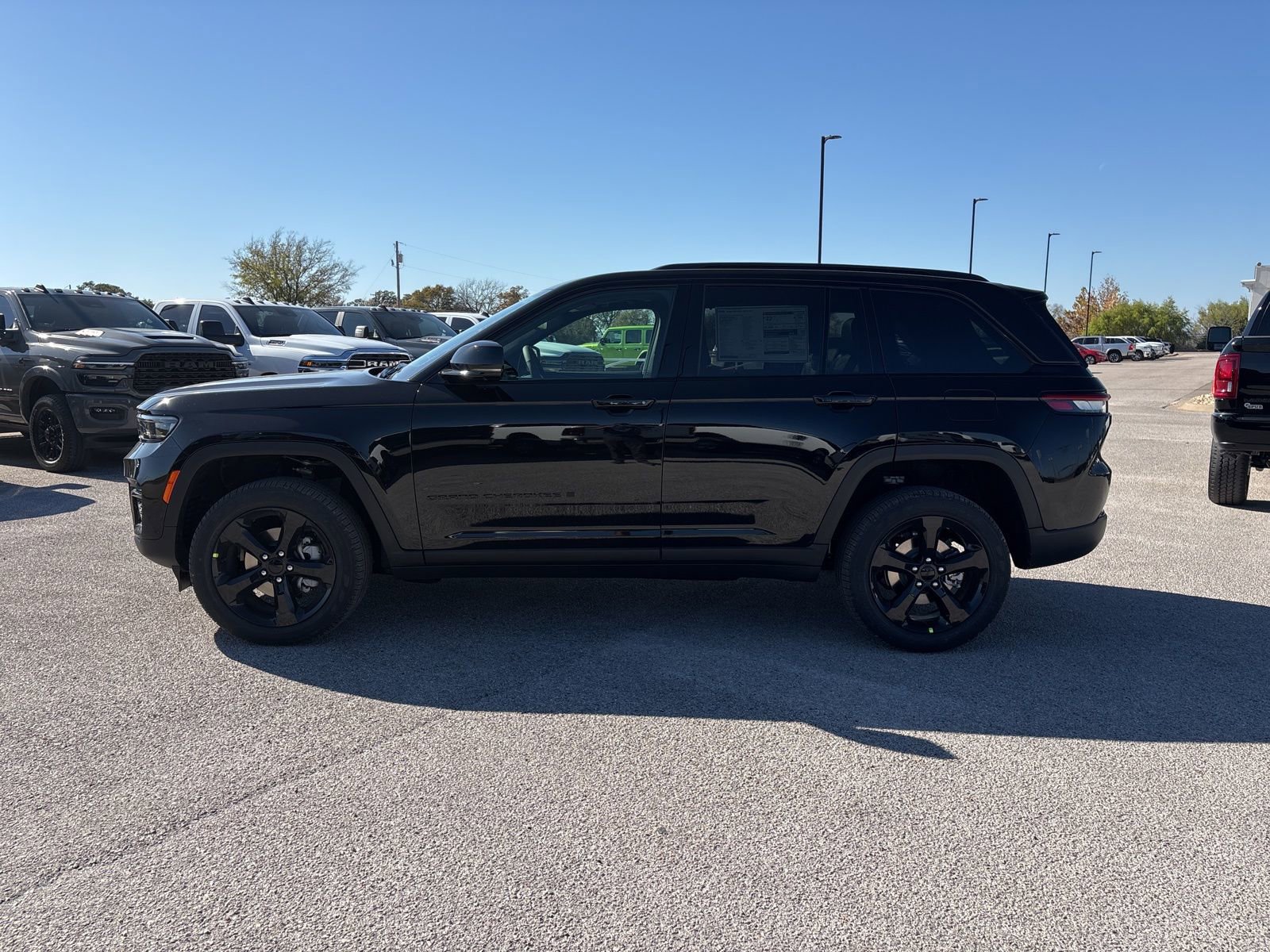 New 2025 Jeep Grand Cherokee Limited w/ Luxury Tech Group II image 2