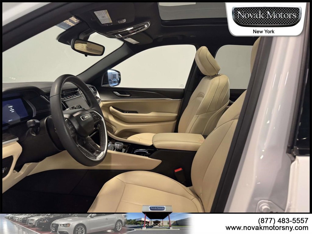 Used 2023 Jeep Grand Cherokee L Limited image 12