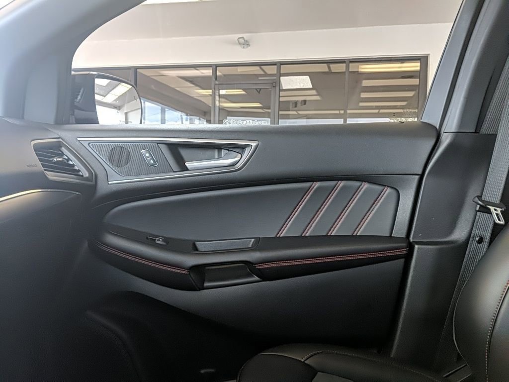 Used 2022 Ford Edge ST-Line AWD/4WD image 23