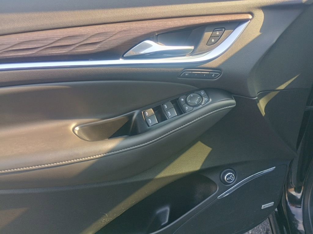 Used 2023 Buick Enclave Avenir w/ Avenir Technology Package AWD/4WD image 10