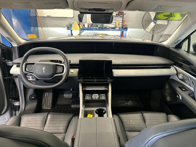 Used 2025 Lincoln Nautilus Reserve AWD/4WD image 12