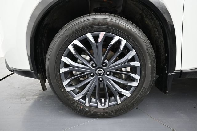 Used 2025 Nissan Rogue Platinum w/ Platinum Premium Package FWD image 9
