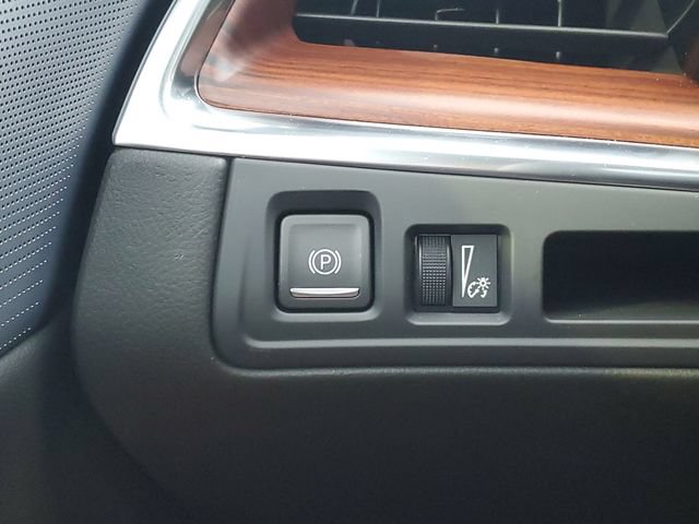 Used 2025 Cadillac XT5 Premium Luxury w/ LPO, Floor Liner Package AWD/4WD image 14