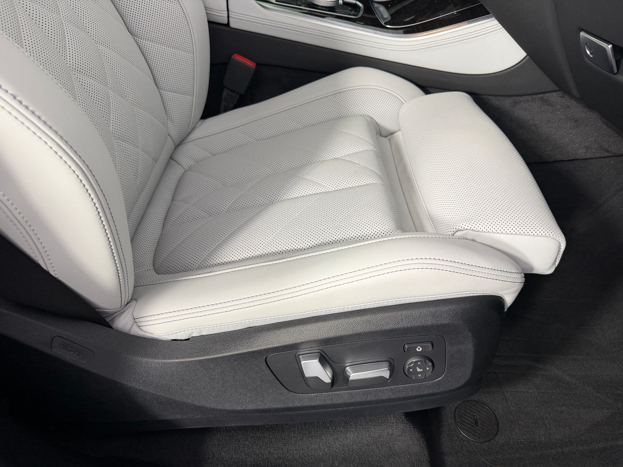 Used 2024 BMW X5 sDrive40i w/ Premium Package RWD image 34