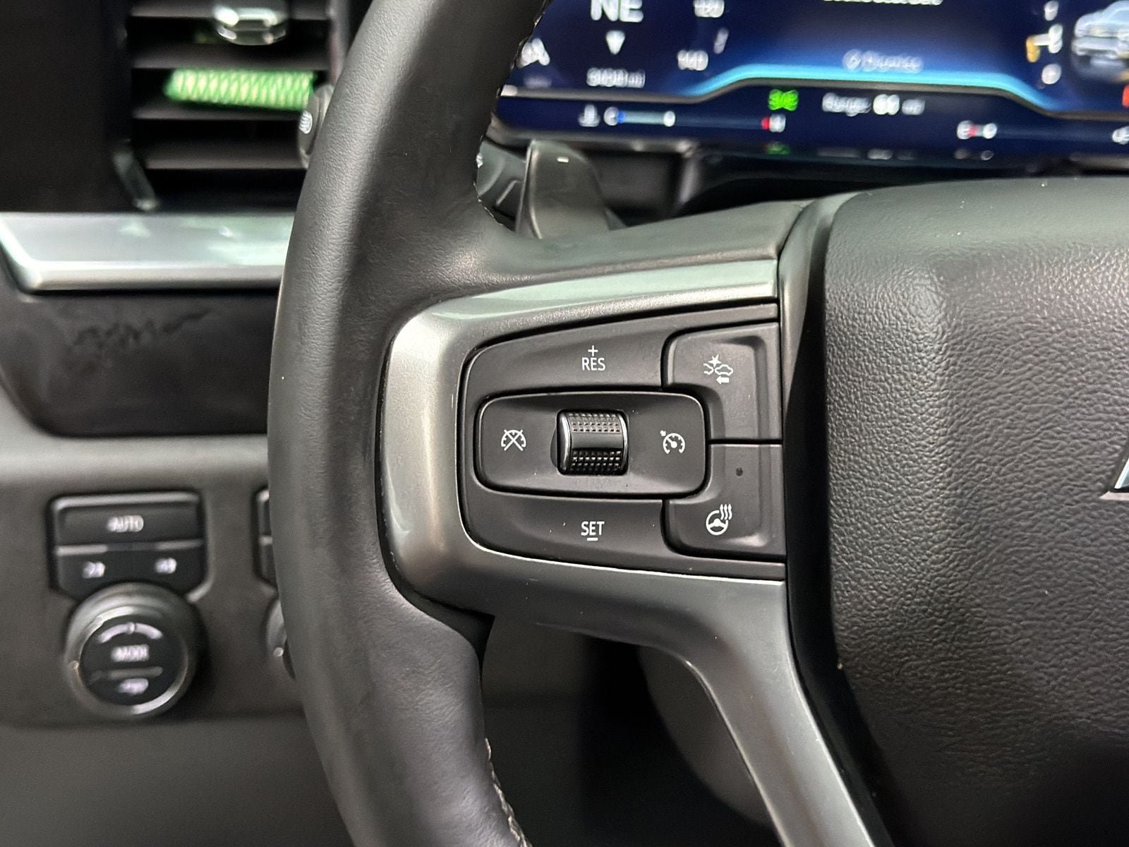 Used 2025 Chevrolet Silverado 1500 LTZ w/ LTZ Convenience Package II AWD/4WD image 23