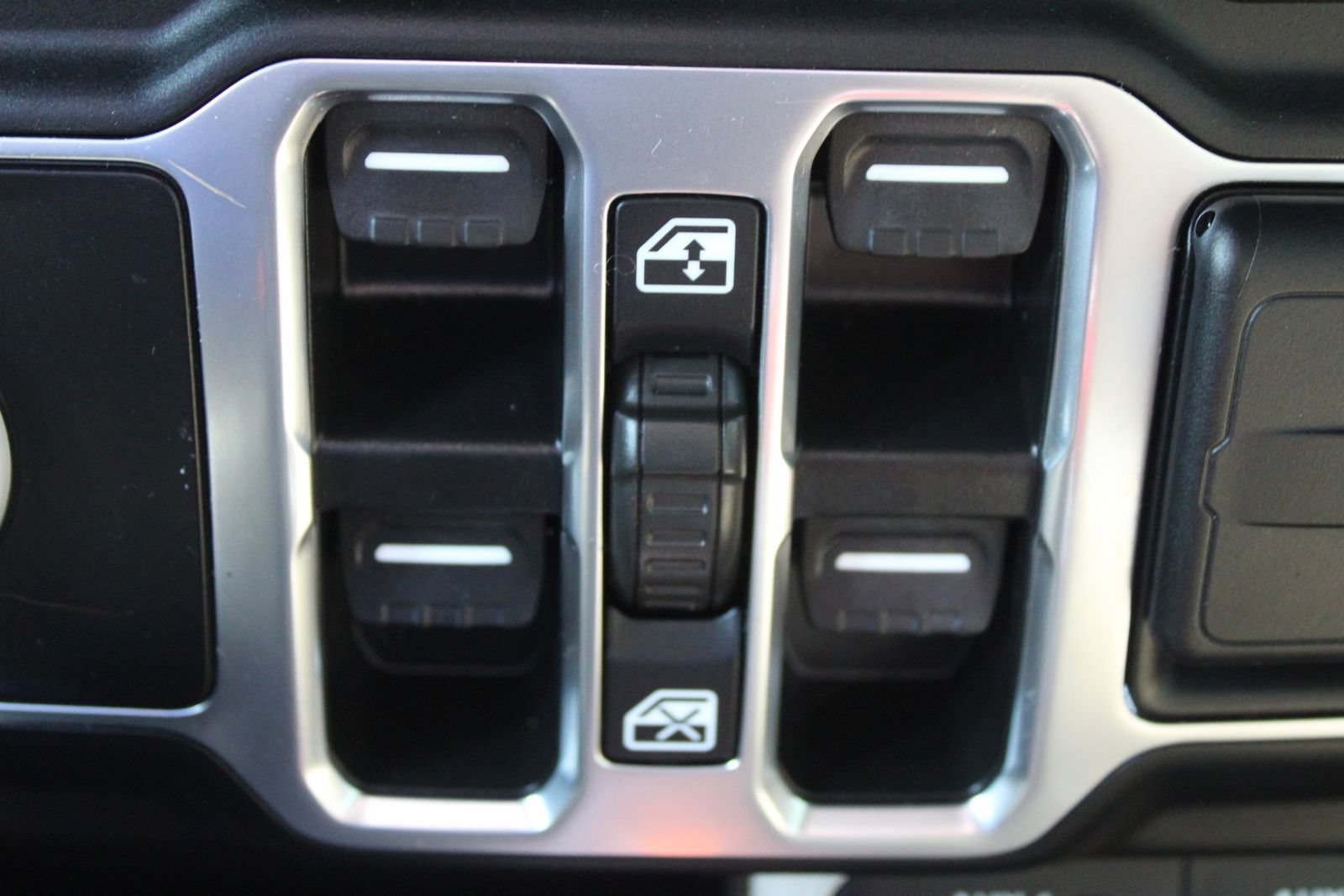 Used 2023 Jeep Wrangler Unlimited Sahara w/ LED Lighting Group AWD/4WD image 36