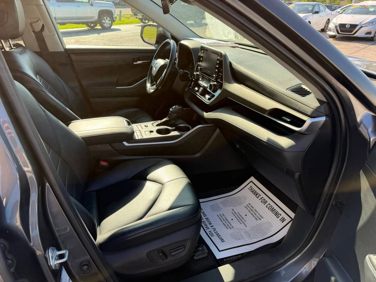 Used 2020 Toyota Highlander XLE AWD/4WD image 27