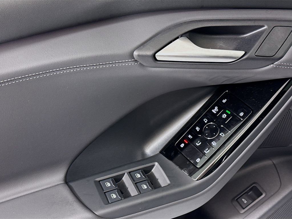 Used 2025 Audi Q6 e-tron Premium Plus image 26