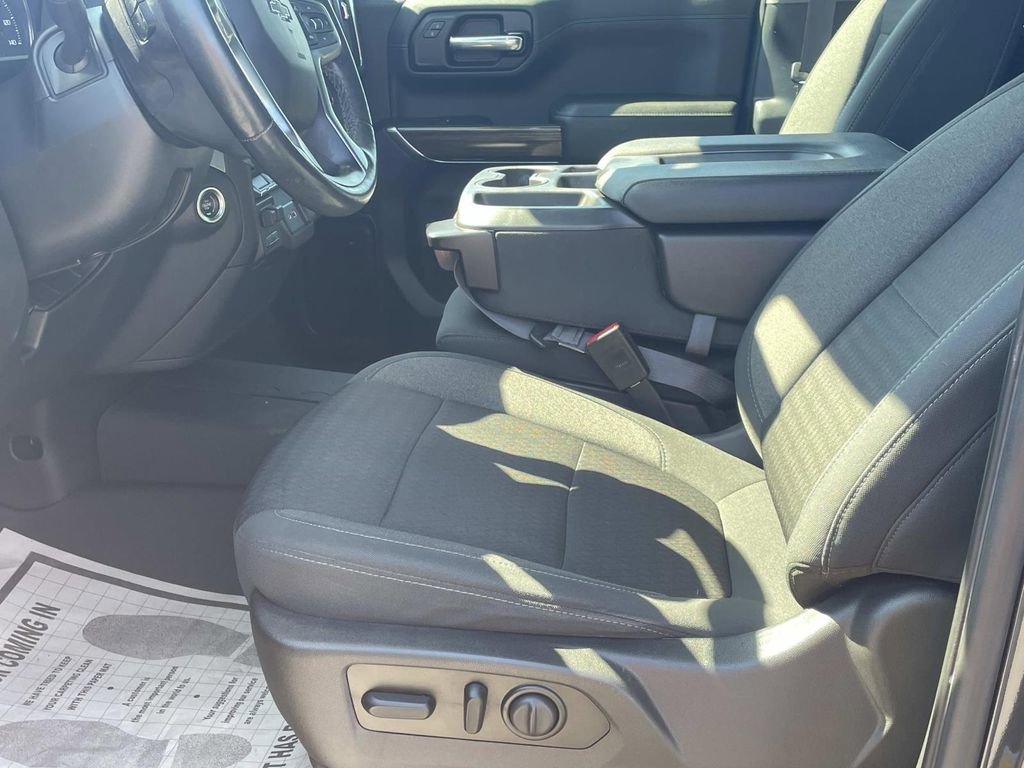 Used 2021 Chevrolet Silverado 1500 RST w/ LPO, Blackout Package image 17