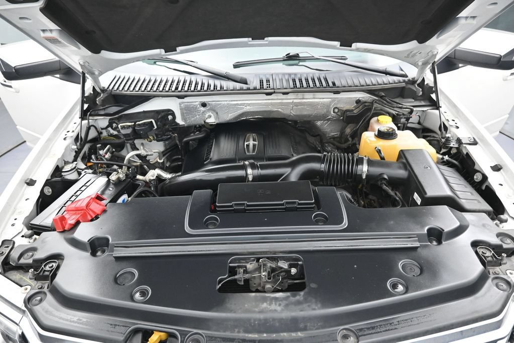 Used 2016 Lincoln Navigator Select AWD/4WD image 39